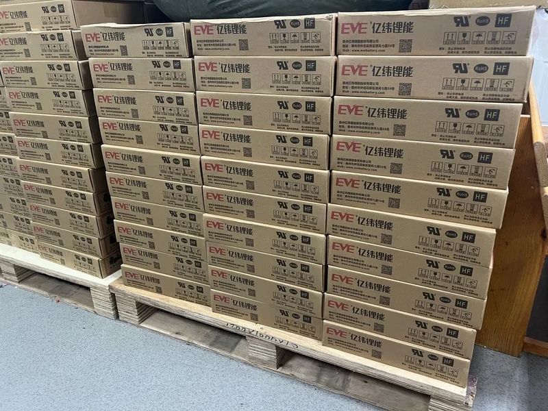 EVE 40P, 4000mAh, 50A, 3.6v Акумулятор Li-Ion 21700 EVE21700P40 фото